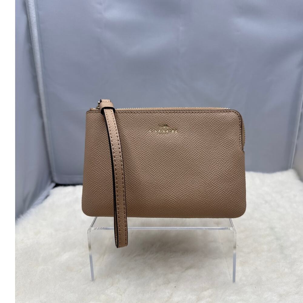 Coach Corner Zip Wristlet Beige Crossgrain Leather F58032 Luxury Designer Taupe